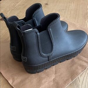 Sperry women’s Black Chelsea Boots